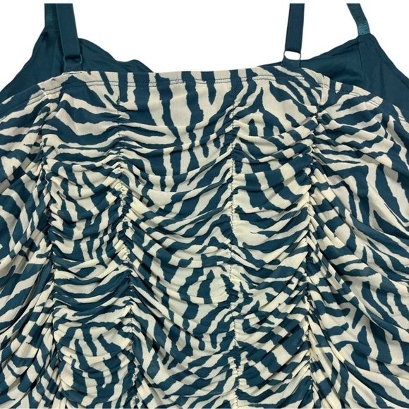NWT Torrid Blue Zebra Stretch Mesh Cropped Shirred Cami Square Neck Top size 3x - Picture 9 of 10